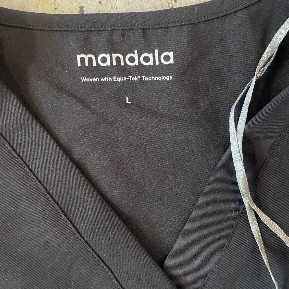 Mandala Black Scrub Top with 1 Chest Pocket Size Large - Picture 3 of 7